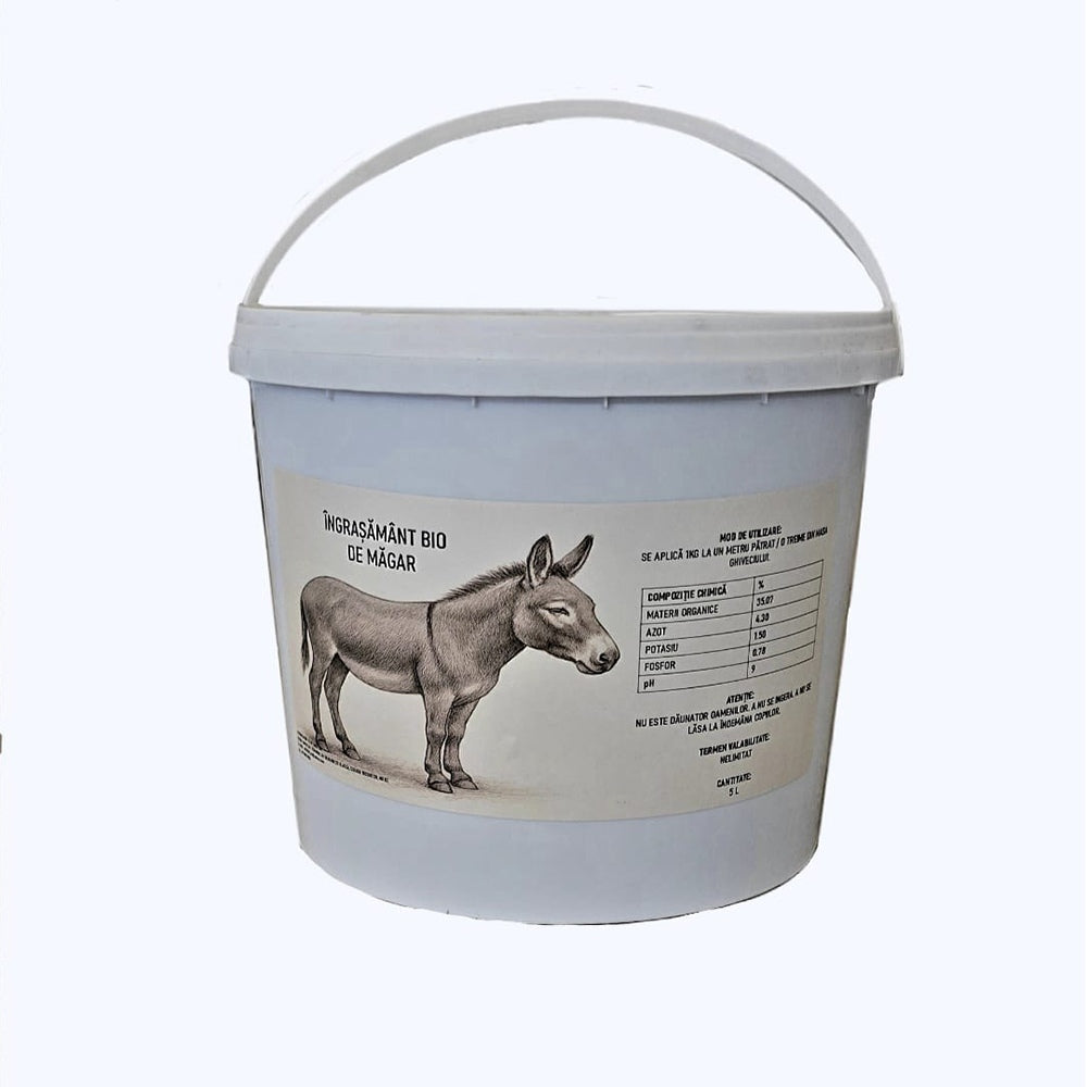 Органичен натурален тор от зрял магарешки тор, био тор за растения и почва, произведен в Румъния