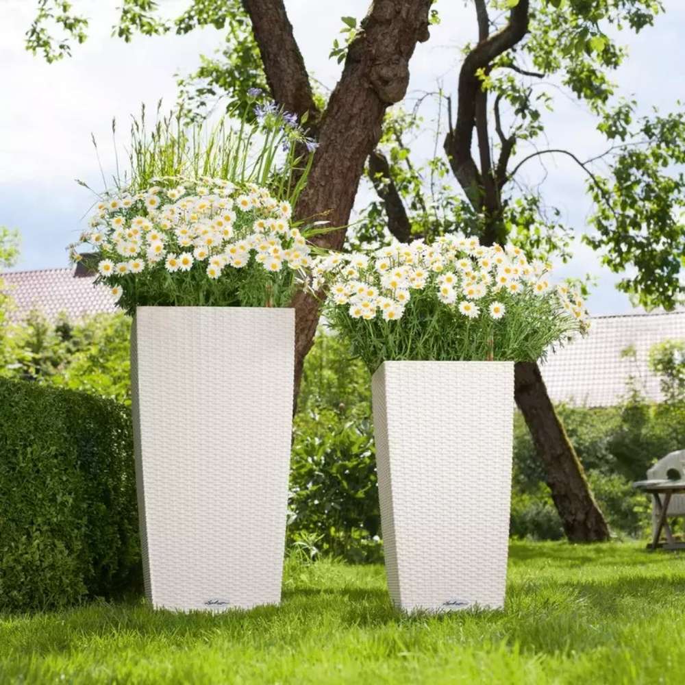 Ghiveci Auto-Irigant Lechuza Cubico Cottage 30, efect de ratan alb, pentru plante cu ghiveci, sistem de autoirigare, insert detasabil, strat de drenaj