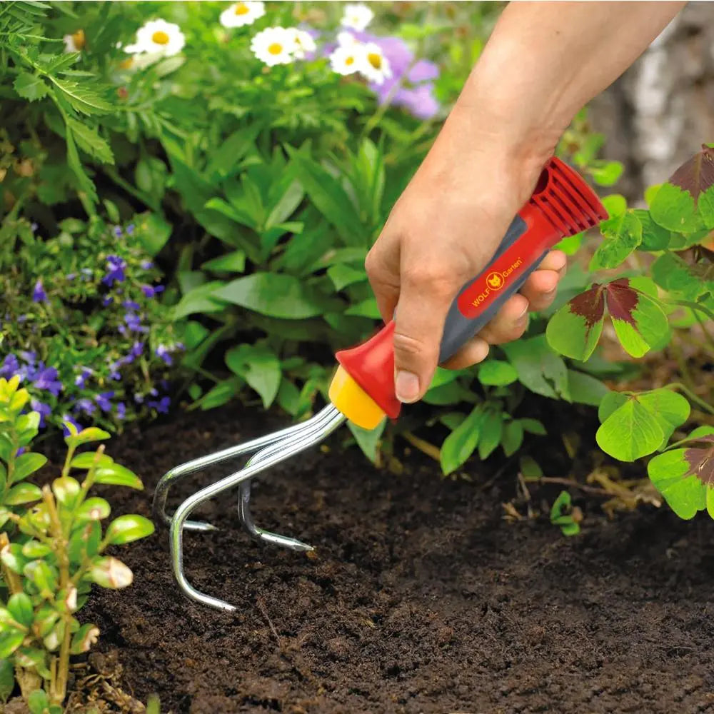 Cultivator de mana Wolf-Garten KA-2K, 7 cm, maner ergonomic, afanare si aerisire sol, ideal pentru straturi si jardiniere, Garantie 10 ani